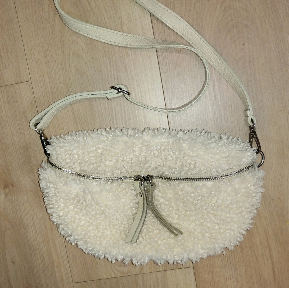 ☀️🌊Teddy Plush Sherpa Crossbody/ Belt Bag w/ Adjustable Leather Strap - Picture 2 of 6